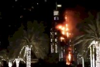 حريق ضخم بفندق (العنوان) في دبي 