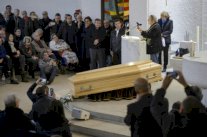 وصول جثمان المعارض حسين آيت احمد الى الجزائر
