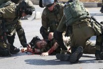 فلسطيني يطعن جنديًا إسرائيليًا في القدس