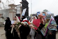 الاف الافغان يغادرون باكستان بعد اعتداء بيشاور 