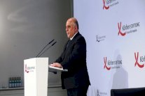 العبادي يدعو لشرق أوسط خال من الإنقسامات الطائفية