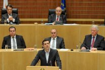 اثينا قد تميل عاطفيا لموسكو لكنها متمسكة بانتمائها