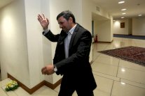 احمدي نجاد يعود الى الساحة السياسية