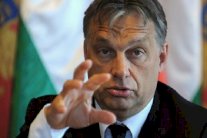 اوربان يعتمد دبلوماسية مزدوجة باستقباله بوتين وميركل