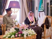 العاهل السعودي يستقبل رئيس أركان باكستان