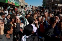 الحوثيون يلوحون باعلان