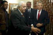 بلير يحذر من 