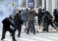 اليونان تتحرك لإغلاق مراكز احتجاز المهاجرين