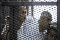  محكمة مصرية تأمر بالافراج عن صحافيي الجزيرة بكفالة 