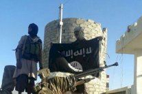 القاعدة تسيطر على معسكر للجيش في جنوب اليمن