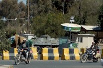 الحوثيون يسيطرون على سيارات السفارة الأميركية