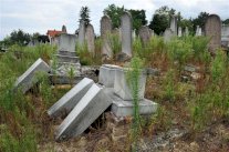 تدنيس مئات المقابر في مدفن يهودي في شرق فرنسا