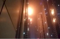 اخماد حريق في احد اكبر الابراج السكنية في دبي