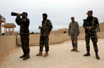 الجزائر وبريطانيا تعارضان تدخلا عسكريا في ليبيا