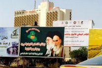 الخميني يحل محل صدام في قلب العاصمة العراقية!