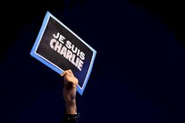 شارلي ايبدو تضمن عددها هجمات تشمل البابا و(الجهاديين)