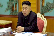 كيم جونغ اون يأمر الجيش بالاستعداد للمعركة