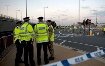 شرطة بريطانيا في مدرسة الفتيات اللواتي توجهن لسوريا