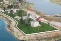 الأتراك يجلون رفات جد السلالة العثمانية