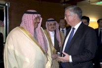  ولي ولي العهد السعودي يلتقي وزير الدفاع البريطاني