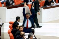 ليلة نقاشات متوترة اخرى في البرلمان التركي