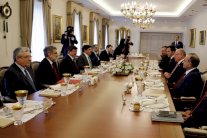 أوغلو يؤكد للنجيفي: سندعم عمليات تحرير الموصل