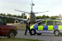 بريطانيا تعتذر عن (إهانة) فتيات عمانيات باحد مطاراتها