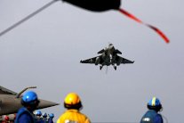 رافال حاملة الطائرات ألقت أولى قنابلها في العراق