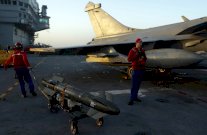 ديمبسي: إلقاء المزيد من القنابل على