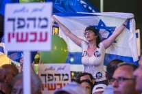 عشرات الالاف من مناهضي نتانياهو يتظاهرون في تل ابيب