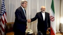 كيري وظريف يستأنفان المفاوضات حول النووي الايراني