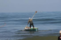 البحرية الإسرائيلية تعتقل صيادين فلسطينيين وتجرح آخر