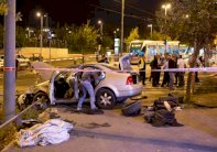 جرحى عند قيام سيارة بصدم مارة في القدس