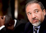 ليبرمان يرفض تهديدا فلسطينيا باحالته إلى 