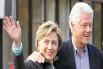 الآلة الانتخابية القوية لعائلة كلينتون تواجه أعباء