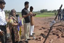 المسيحيون يتظاهرون بعد هجومين على كنيستين في لاهور