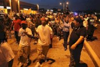 اصابة شرطيين اثنين بالرصاص في فرغسون