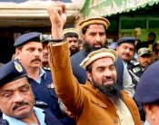 باكستان تفرج عن العقل المدبر لتفجيرات مومباي