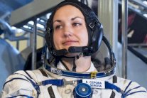 أول رائدة فضاء روسية تعود إلى الأرض 