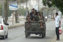 القبائل تحشد مسلحيها ذودًا عن عدن