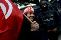 هل يهدد هجوم باردو الديموقراطية الوليدة في تونس؟