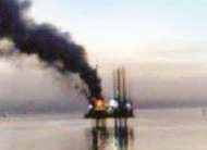 حريق يلتهم منصة نفطية في خليج السويس