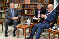 التحالف يعد العراق بمؤتمرات دولية لدعمه