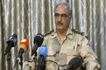 حفتر يتعهد بالسيطرة الكاملة على بنغازي خلال شهر