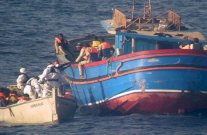 انتشال جثة مهاجر ونجدة 83 آخرين في سواحل تونس