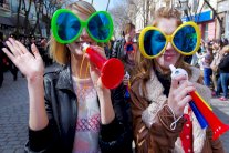 عراقيون: ايام حياتنا كلها... كذبة نيسان !