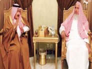 العاهل السعودي يعزي مفتي المملكة بوفاة والدته