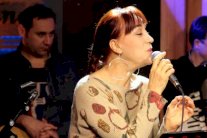 السجن لمطربة تركية لا ترى مفاجأة في مذابح داعش! 