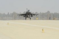 مشاركة إماراتية فاعلة في غارات