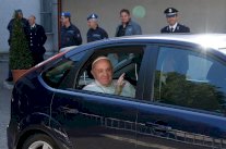 البابا ممنوع عن 